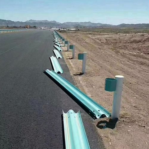 高速公路波形护栏板热镀锌立柱桥梁交通安全防撞设施乡村道路护栏