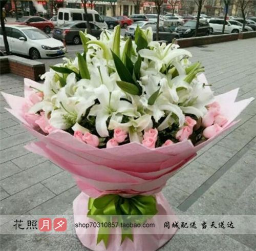 抚州鲜花店同城速递52朵66朵香水百合白色粉色百合