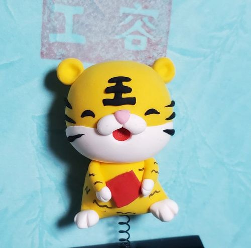 粘土老虎摇摇发夹定制琳娜贝儿奉旨发财黏土老虎财神爷摆件