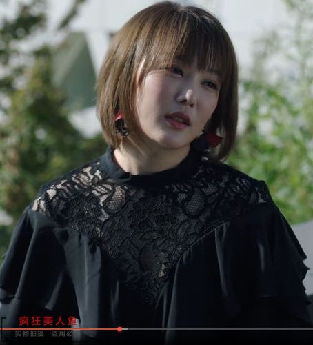 不惑之旅卓晓婷张姝明星同款拼接蕾丝荷叶边时尚黑色衬衫上衣新款
