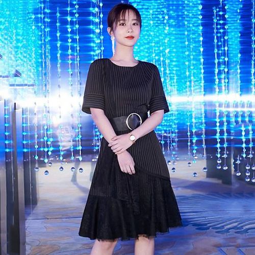 2022新款杨紫明星同款ol气质通勤显瘦连衣裙条纹拼接蕾丝中长裙女