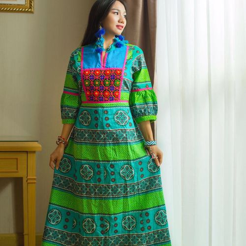 网红邵约伦同款泰国旅游民族风长裙绣花波西米亚v领连衣裙大摆裙