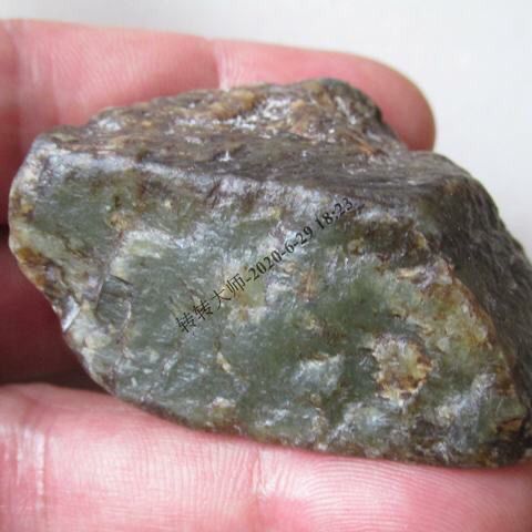 天然岫岩玉透闪石玉裸石东北籽料辽宁河磨玉原石