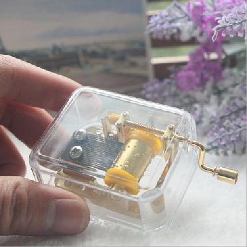 创意礼物音乐盒水晶八音盒亚克力透明手摇卡农送男女情侣天空之城