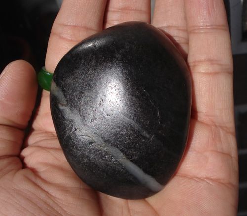 新疆和田玉青花墨玉籽料原石.和田玉青花黑白分明籽料原石.118克