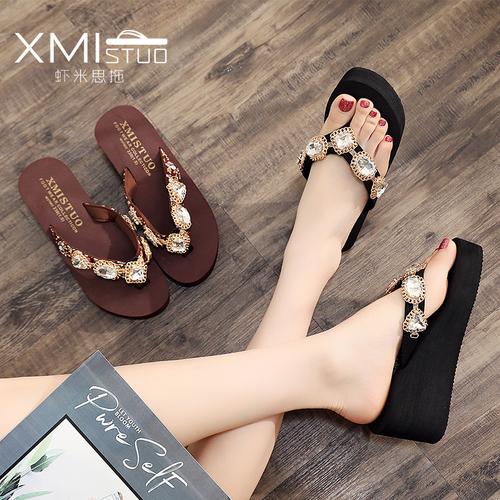 新款坡跟凉拖鞋女外穿时尚水钻沙滩鞋海边防滑高跟厚底夹脚人字拖