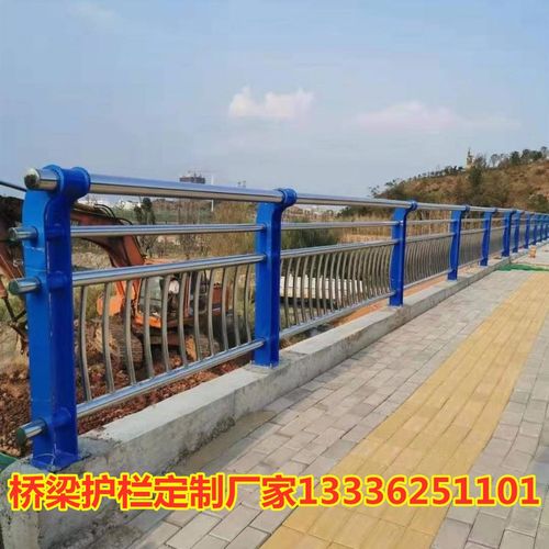 桥梁护栏厂家 定制 304不锈钢复合管护栏 天桥灯光市政 钢板立柱