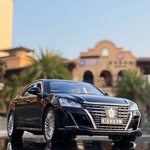 仿真1:24丰田皇冠轿车合金酷路泽汽车模型摆件声光回力男孩玩具车