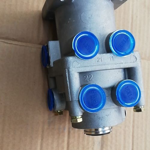 福田领航骑士3360气刹总泵6个进气管.普通型标准型的.刹车总泵