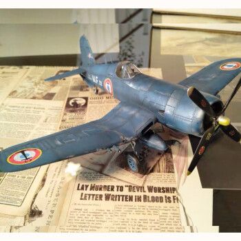 小号手拼装飞机模型 仿真1/48 美国f4u-7海盗舰载战斗机航模80392