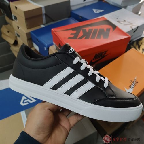 adidas阿迪达斯男鞋春秋季皮面运动鞋跑步休闲耐磨板鞋bc0131
