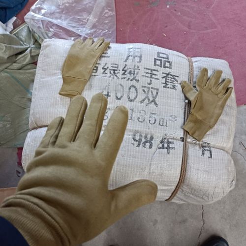 老式绒手套,军绿色绒手套加棉手套,98年库存,87绒手套