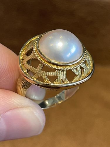 18k金镶马贝珠戒指