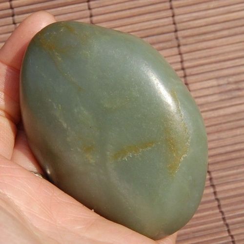 162g新疆和田玉青玉籽料 原石籽料 手把件 小摆件 雕刻料特价