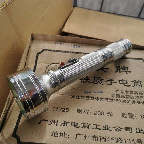 库存全新虎头牌老式手电筒钨丝黄光护眼铁皮手电筒怀旧收藏电池款