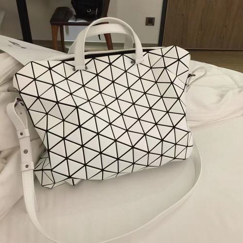 5月新款三宅酒桶包单肩斜跨水晶包一生几何菱格公文包大容量包包