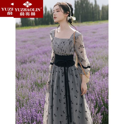 俞兆林高端轻奢春装复古方领法式文艺印花连衣裙超仙森系仙女长裙收腰