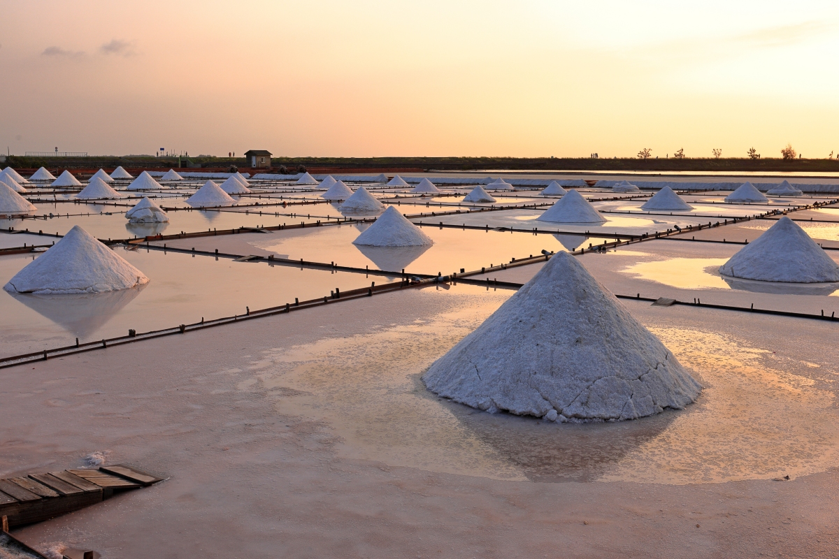 精制盐1,生产工艺:海盐是通过自然海水蒸发后提取的,含有丰富的矿