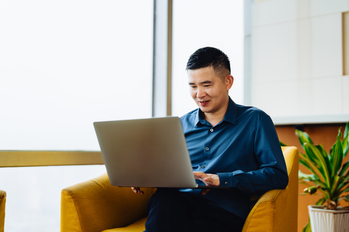 转眼就生了一个儿子,原来是女人不能生,要脸面,多虚伪,好在 同事间