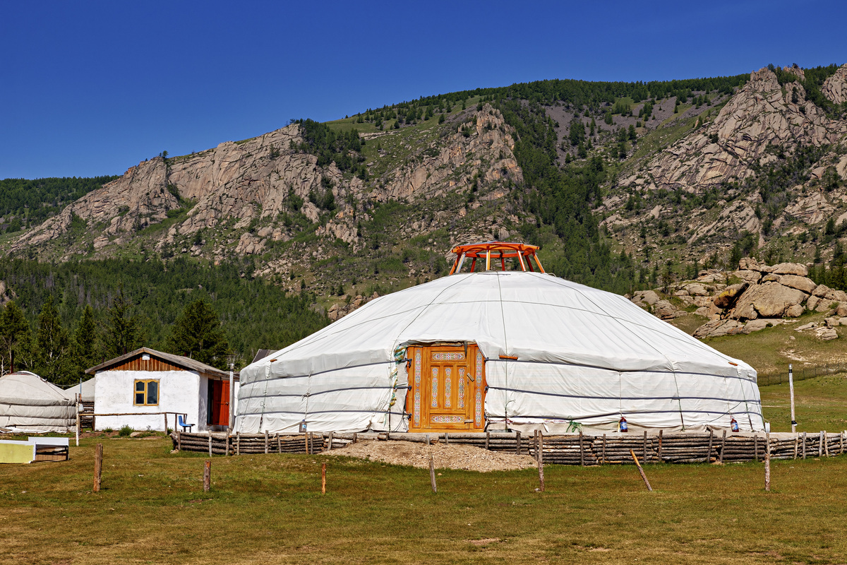 甚至蒙元正统也是现在的内蒙古,而不是外蒙