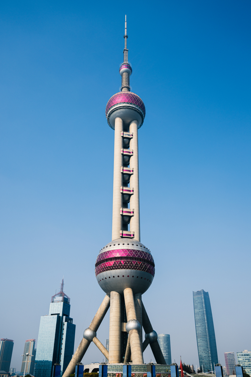 东方明珠多高?穿越云层,揭秘东方明珠电视塔的传奇故事!