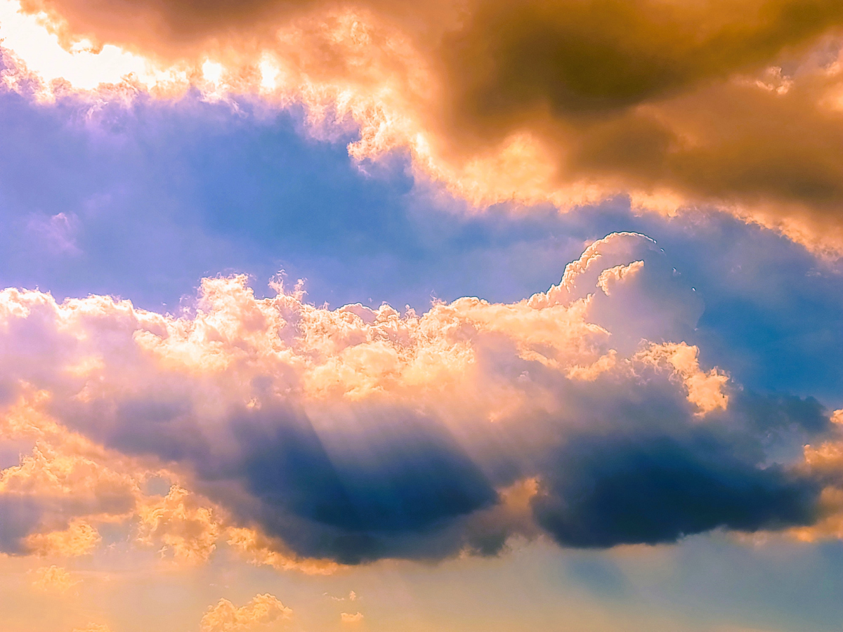 彩云变幻,霞光漫天,令人叹为观止