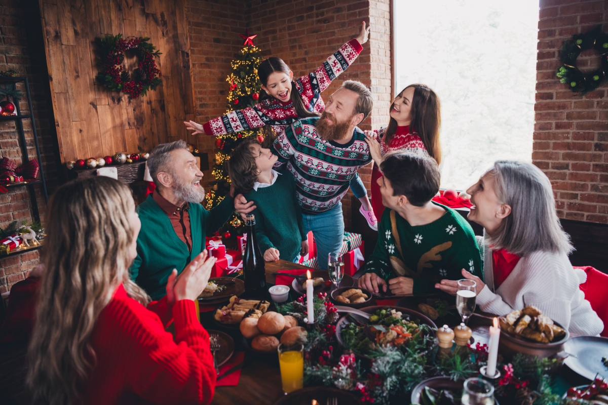 外国人把咱们的过年仪式感学得那叫一个精髓啊!