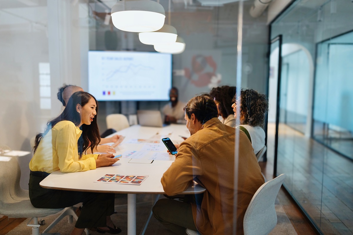 朋友在一家法律公司当领导,公司新来的员工以其独特