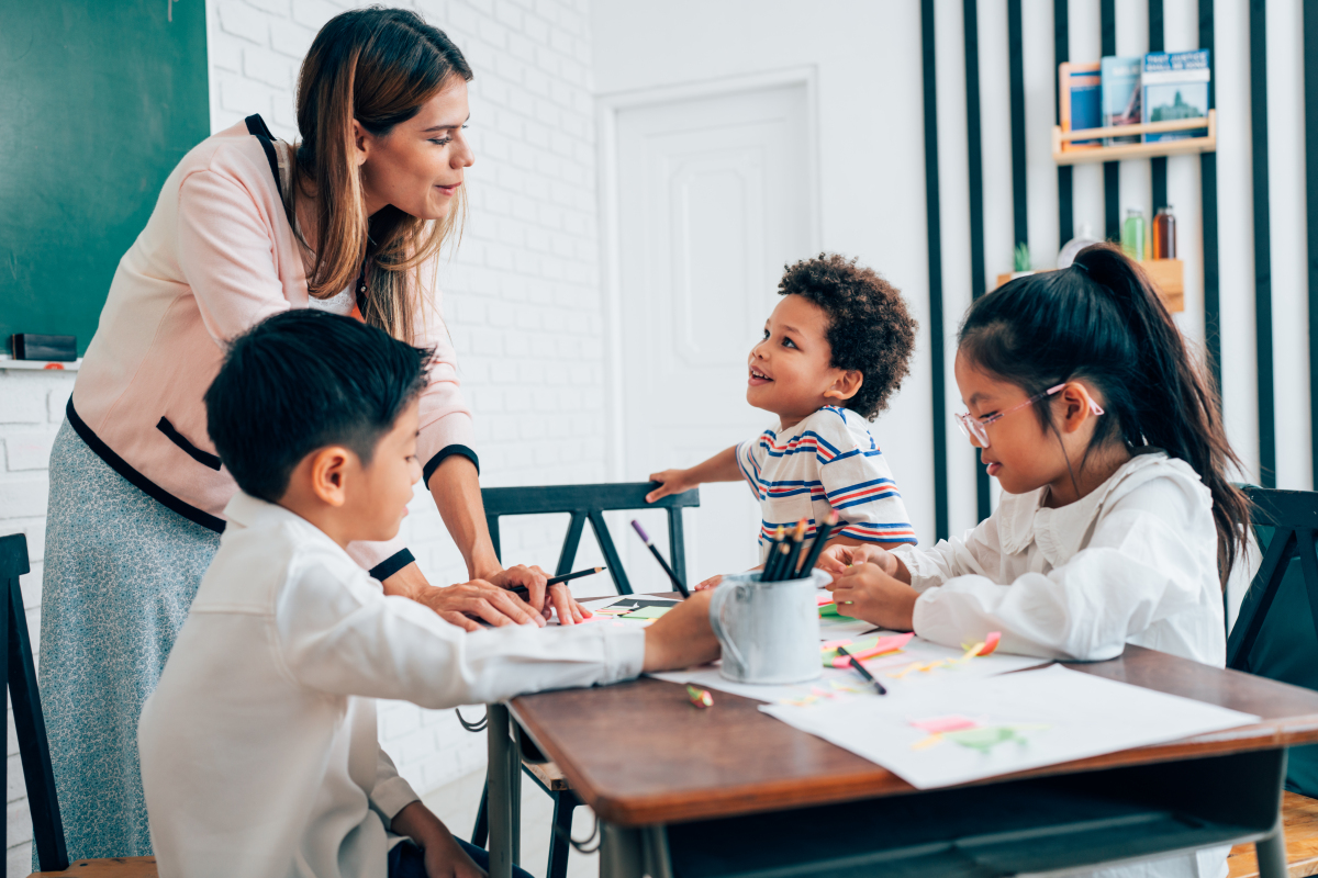 都有自己的优点和不足,如果我们能够学会欣赏他人的优点并向他们学习