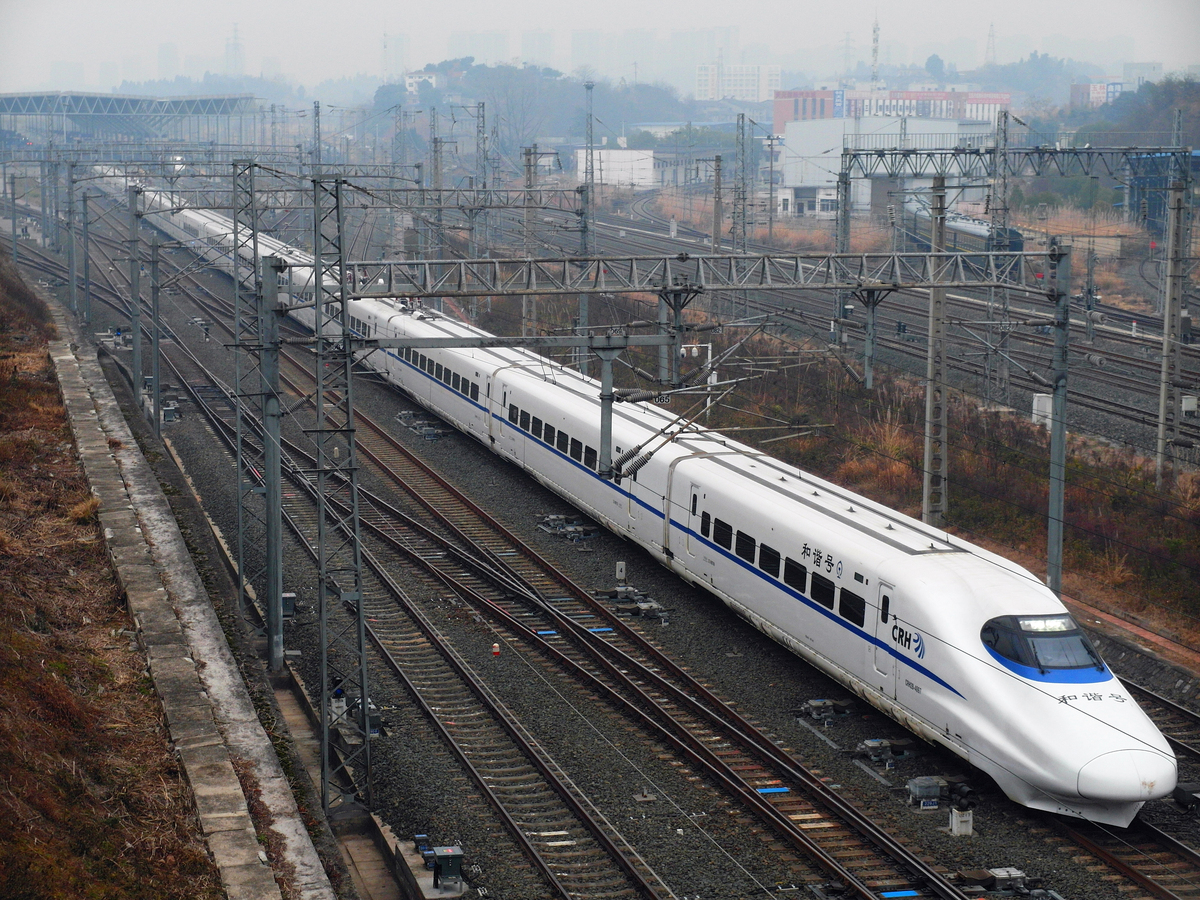 绝句:赞中国高铁 山高水长野茫茫 游龙飞驰似巨蟒