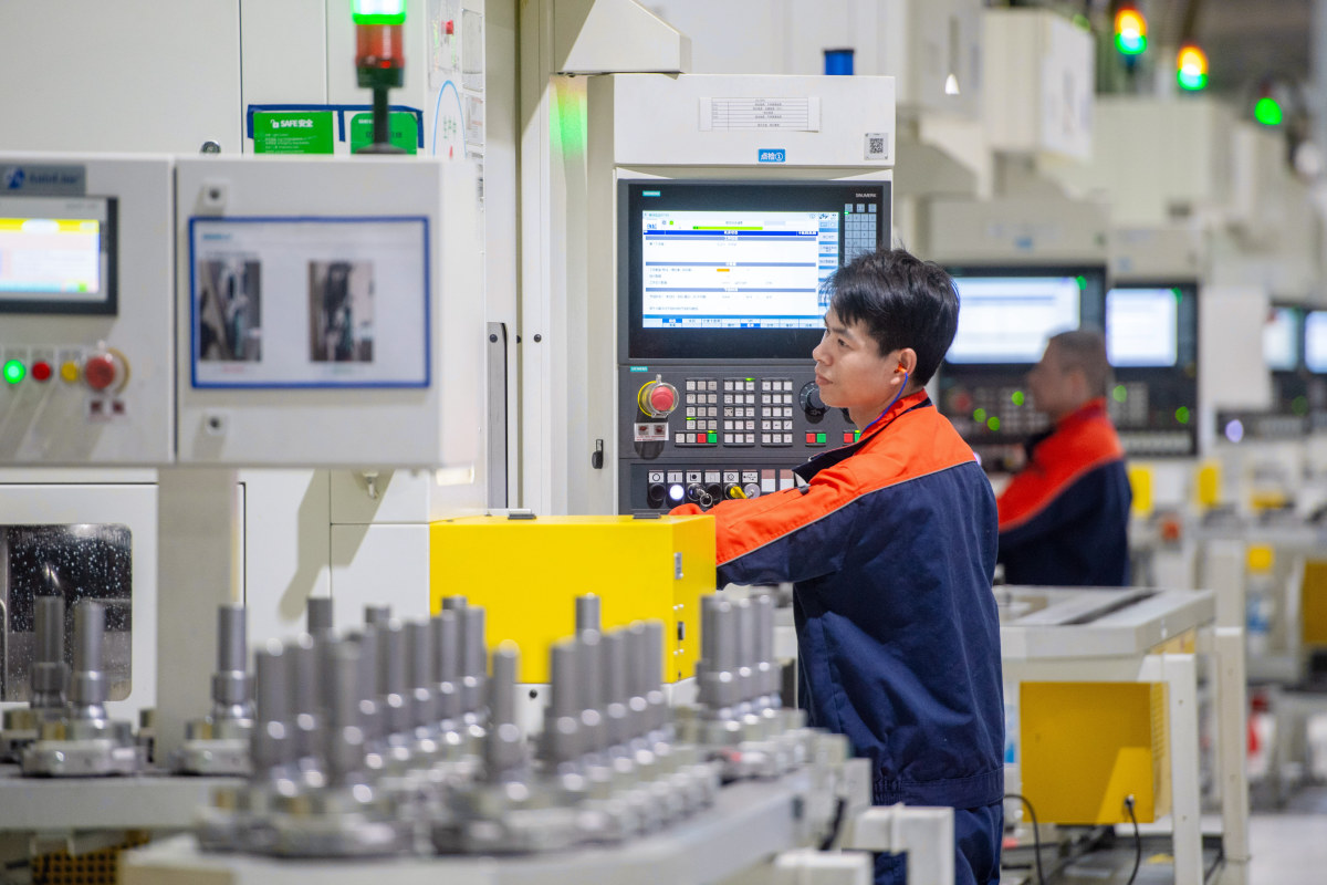 机电一体化技术专业学生在校期间如何积累与就业相关的技能和经验