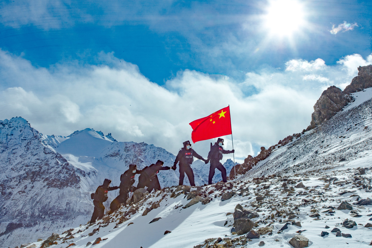 看到这张边防战士站岗照片,让人心酸掉泪,在黑龙江极寒低温的十二月