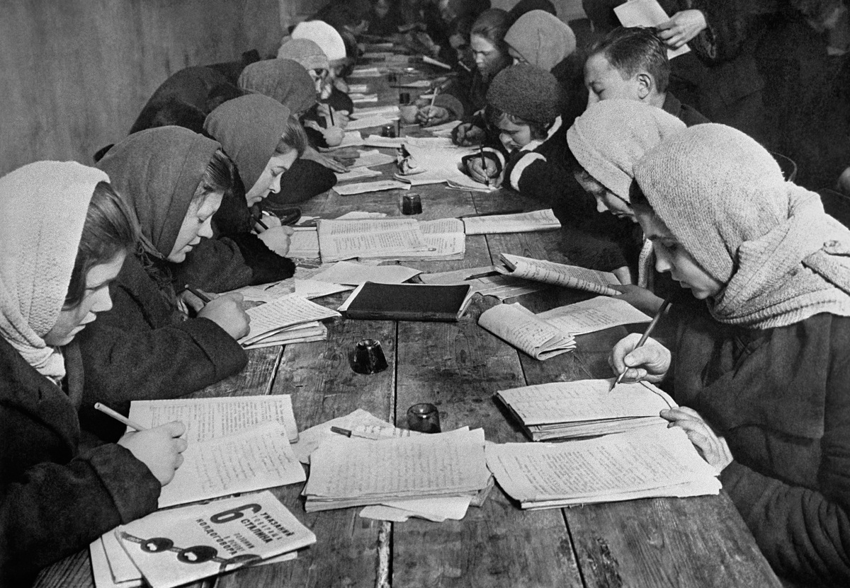 首先,专制制度往往导致社会不公和经济剥削