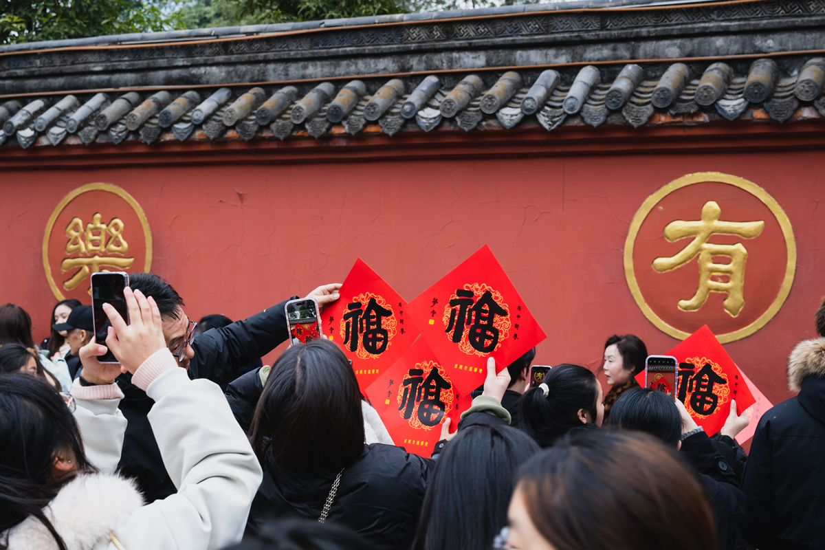 杭州无人机送腊八粥,科技传递传统温情