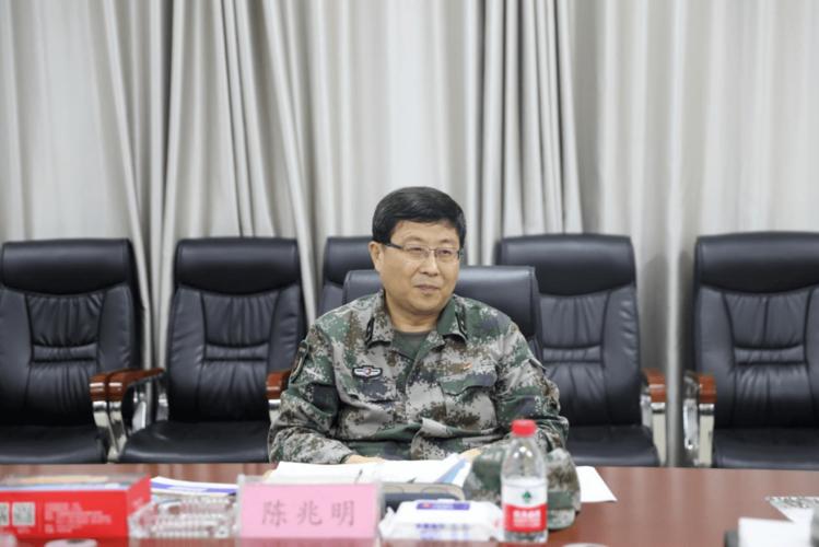 河南省军区少将司令员陈兆明到郑州市管城区调研征兵工作