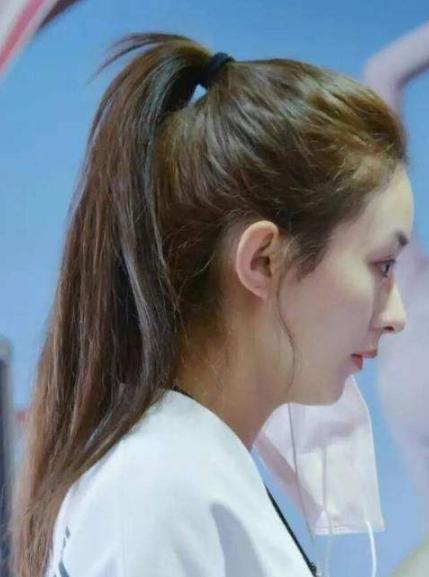 这三种女生不要扎马尾,今年换个时尚发型,让自己更美