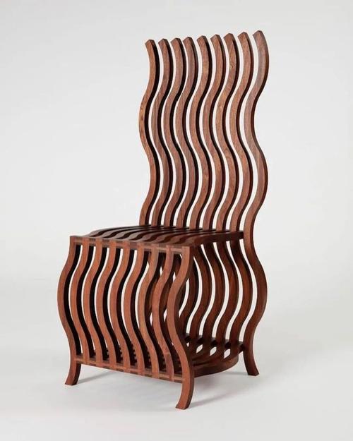 这把椅子是sperling制作的第一件家具 左右滑动 巧的是,sperling在