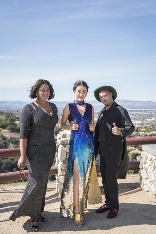 吴靖萱穿人鱼装亮相奥斯卡 应景《水形物语》