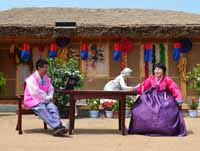 她是吉林省政协委员,吉林省"劳动模范",延边州人大