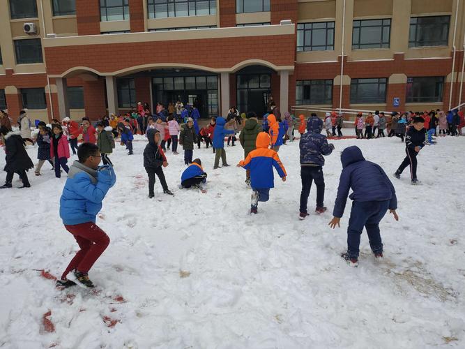 下雪啦——天宁小学二年级五班玩雪活动纪实