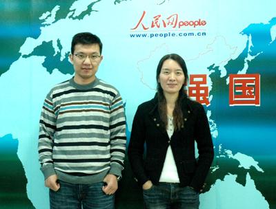 人民日报评论部副主任卢新宁(右),评论员范正伟(左)