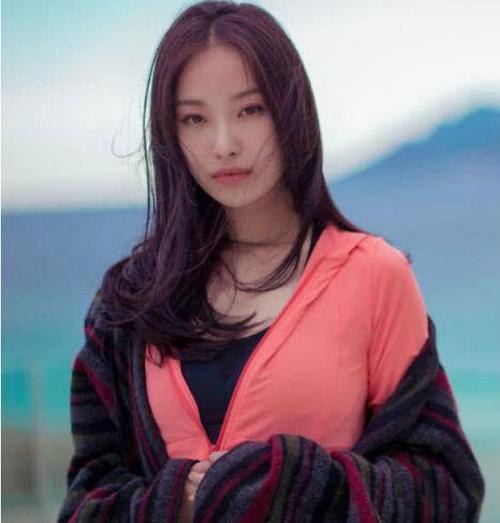 倪妮十年前旧照,未修图状态下,实力诠释了什么叫逆龄生长!