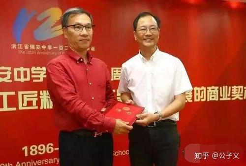 在前同事评价中,谢世煌从来没有表现出一流的领导力和远大的抱负.