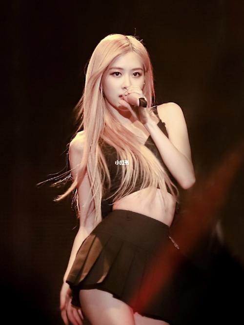 朴彩英|舞台绝美高清壁纸_朴彩英_壁纸_深圳攻略_rosé朴彩英_素材