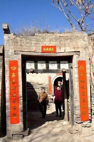 人屋禽舍贴对子过年.鸡舍有,精心饲养下大蛋,小鸡大业.