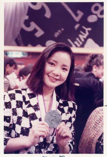 组图:邓丽君气质写真 娇俏少女蜕变巨星