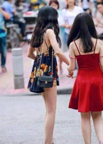 街拍,图五的小姐姐穿的怎么少,是在给国家省布料吗