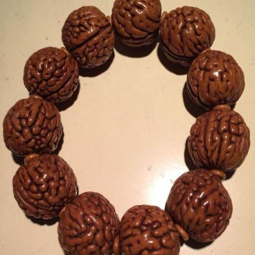 2.0满天星山桃核手串