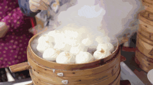 「创宝爱美食」一口吃不成个大胖子,但是一口可以吃个小桃园包子啊