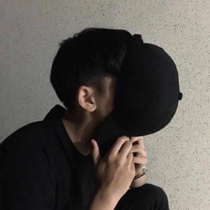 戴帽子黑色男生头像图片
